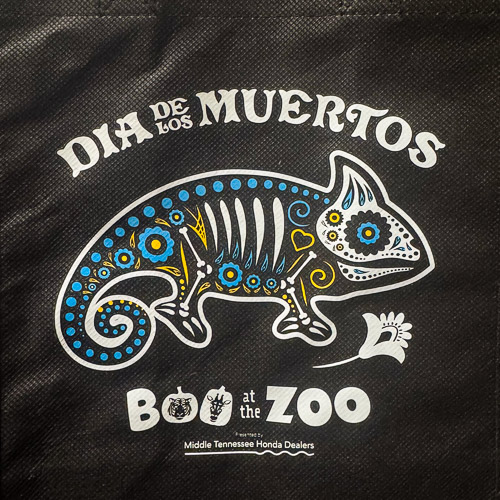 Special D&iacute;a de los Muertos themed trick-or-treat bag
